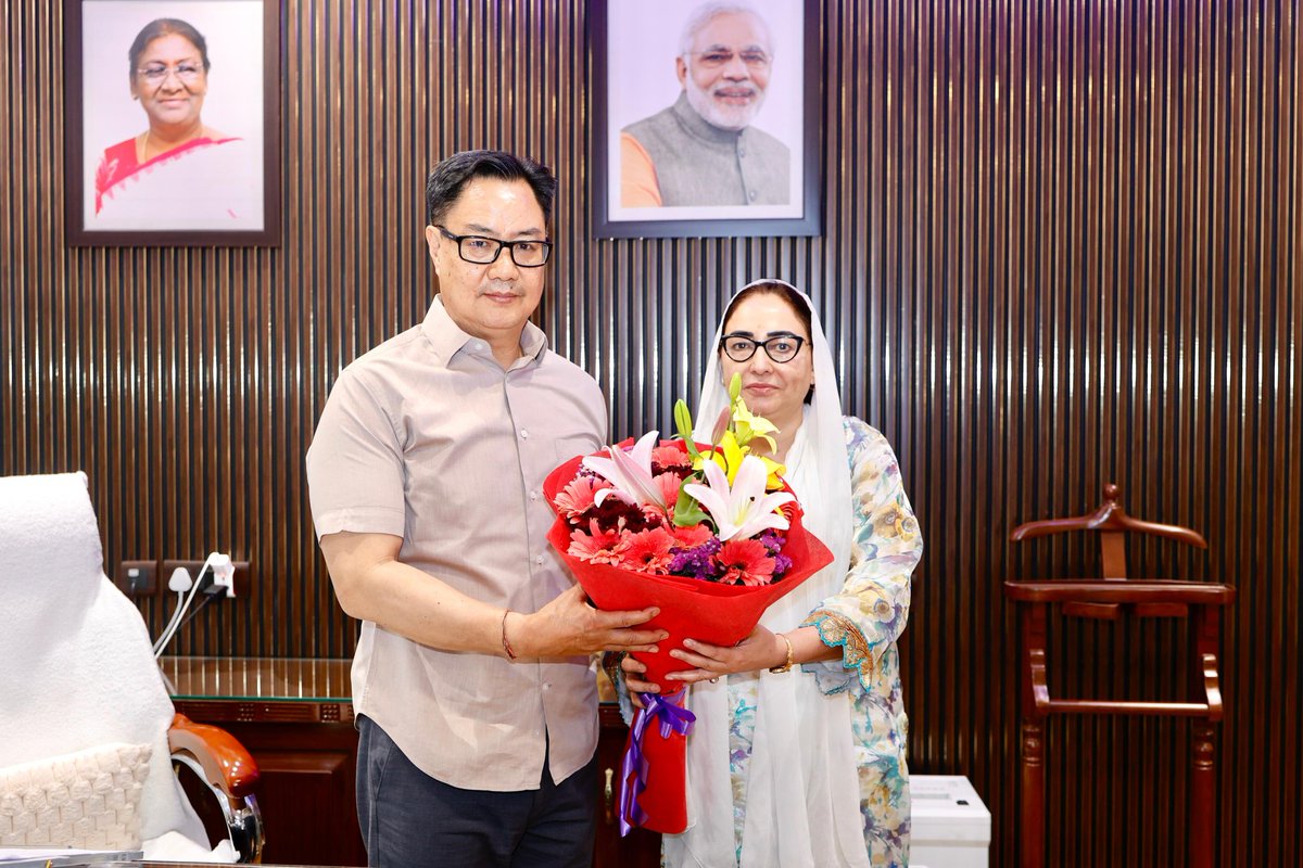 drdarakhshan's tweet photo. Met Honourable Union Minister for Minority Affairs Shri @KirenRijiju Ji at New Delhi. Discussed the achievements and the future roadmap of J&amp;K Waqf Board with the Hon'ble Minister. We are fortunate to work under his visionary leadership and guidance.
@RijijuOffice @diprjk https://t.co/q5QkCc15lk