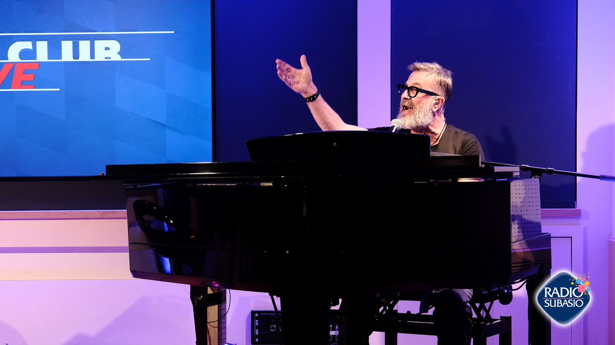 RadioSubasio's tweet image. #RadioSubasioMusicClub @marcomasini64 il mio non è un mestiere, è un regalo che la vita mi ha fatto e non devo fare nessun bilancio, devo continuare a ricercarmi, a cercare le storie da raccontare, è una responsabilità di noi cantautori, siamo la colonna sonora di chi ascolta #RS