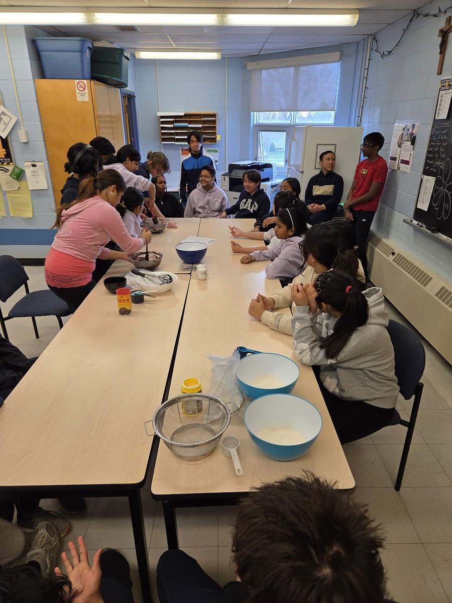 MrPsClassSEC's tweet image. Off to Mansfield tomorrow....but today, we bake...with Ms. Crosbie! A tradition so we have homemade snacks for our trip. @campionchamps #grade8 #classof2026