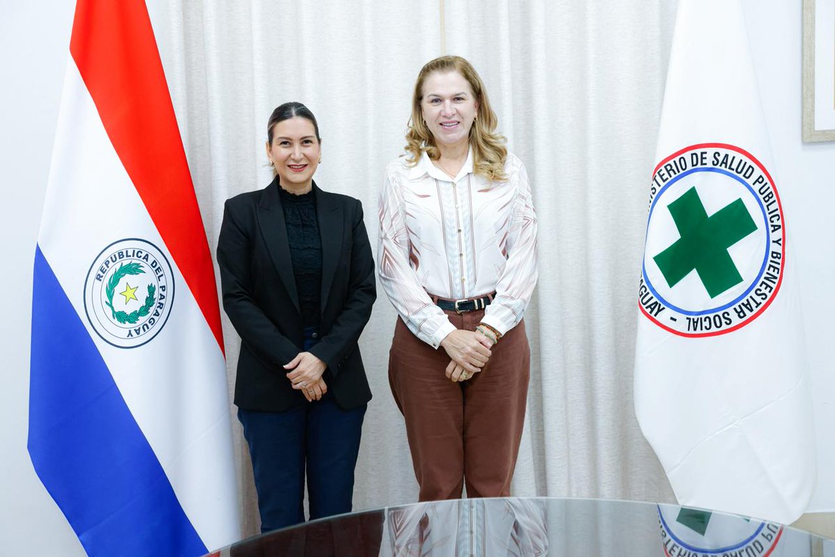 MTESS_PY's tweet photo. #SSO| Trabajo y Salud promueven entornos laborales seguros para el personal de blanco

La ministra de Trabajo, @monicarecalded, se reunió con la ministra de Salud, @mariatbaran , junto a sus equipos técnicos, para analizar acciones orientadas a la elaboración de un protocolo que promueva entornos laborales libres de acoso y violencia para el personal de blanco.

Asimismo, abordaron iniciativas para seguir fortaleciendo las condiciones laborales de los trabajadores del sector de la salud pública.

Acompañaron a la titular del MTESS el viceministro de Trabajo, @cesar_segovia, y el director de Salud y Seguridad Ocupacional, Luis Centurión.
