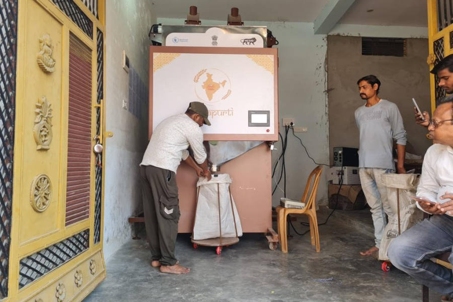 stefan_priesner's tweet photo. Complex global problems need creative solutions and new ways of thinking. For the UN in India, we’re always trying out innovation to enhance results. The @UNWFP_India Annapurti Grain ATM for on-demand grain access is a powerful example of how creativity can be employed for good. https://t.co/VKswVqiLje