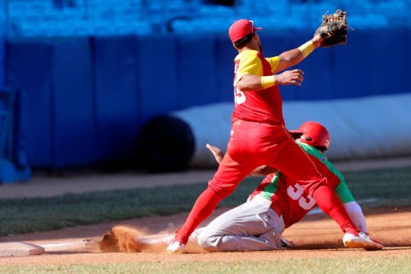 Hay Liga Élite porque el pueblo la quiere
La pelota regresa a los estadios, a los hogares y a cada rincón de nuestras calles, con sus emociones, desde el próximo 2 de mayo. #Cuba #DeporteCubano #Beisbol #BeisbolCubano #InderCuba65 #LEBC
jit.cu/NewsDetails.as…