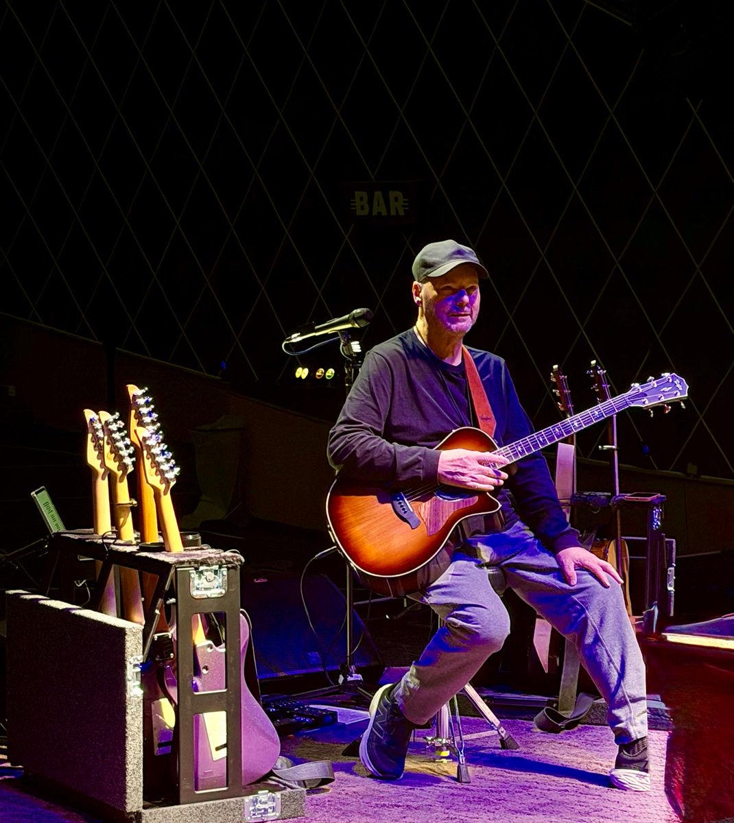 itsMrCross's tweet photo. Good afternoon, Norway! See
you in Oslo this evening. #soundcheck https://t.co/wPMDmtg9ID