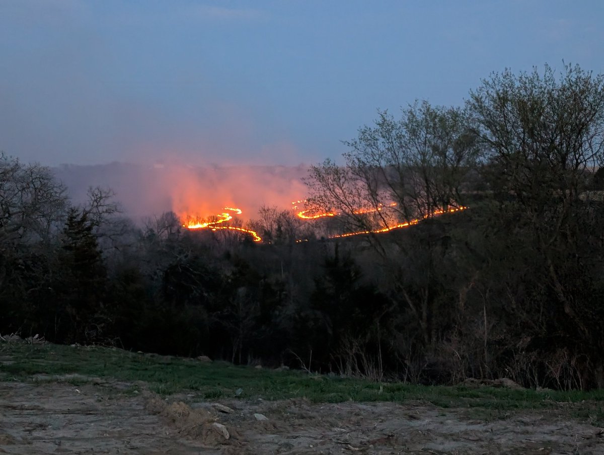 Ellsworth2E's tweet photo. They set the valley on fire. https://t.co/DdINZCpDwq