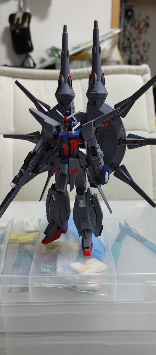 eru_rogu's tweet photo. 久しぶりに素組ですが
HGCE レジェンドガンダムを
を組みました( ≧∀≦)

いやー昔はそんなに好みじゃなかったけど新作のプラモデルは無茶苦茶カッコいいねぇ♪
スタンド買わないとね(笑) https://t.co/yMBqutn9Z8