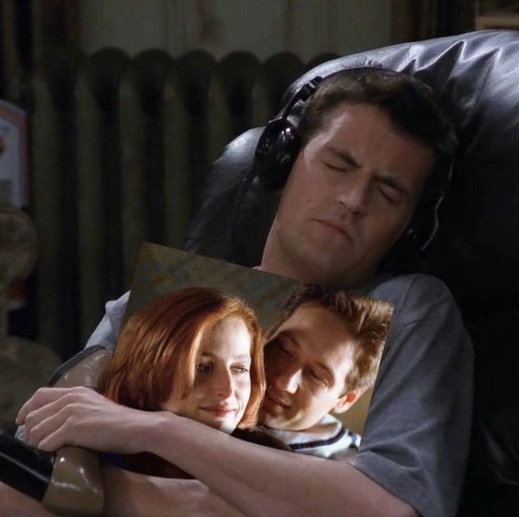 Alice_that_girl's tweet photo. How I fall asleep every night https://t.co/dPIJzmdgY3