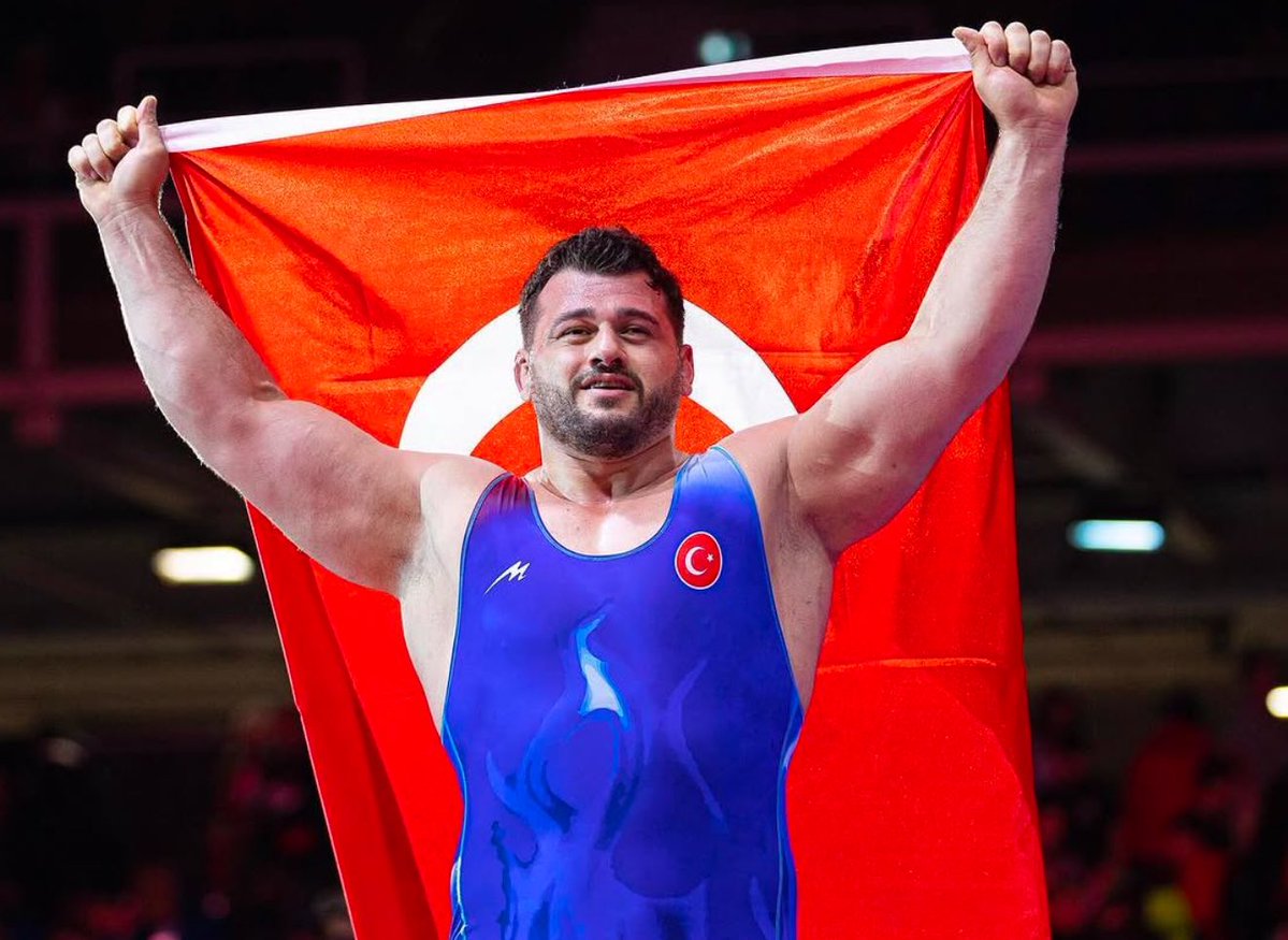 Minderde sırtı yere gelmeyen sporcumuz Rıza Kayaalp, 13. kez Avrupa şampiyonu olarak hem bizleri gururlandırdı hem de bir ilke imza atarak adını spor tarihine altın harflerle yazdırdı.

Milli sporcumuzu tebrik ediyor, başarılarının devamını diliyorum. 🇹🇷