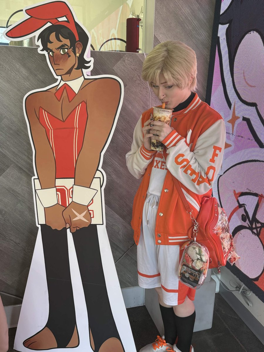 miny4rdism's tweet photo. More photos from the aftg cupsleeve!!! I miss California so much already, the Midwest can never compare 💔💔 met the sweetest people ever and realized I'm missing out on aftg twitter moots hardcore... https://t.co/O8OuDFQ5Pq