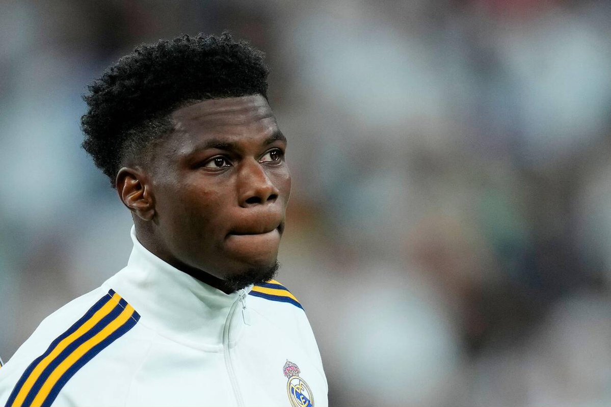 United veut recruter des noms importants au milieu de terrain. 

Les noms seront décidés plus tard. 

Aurélien Tchouaméni est apprécié, mais il n'y a aucune indication que le Real Madrid veut s'en séparer.

(<a href="/FabrizioRomano/">Fabrizio Romano</a>)