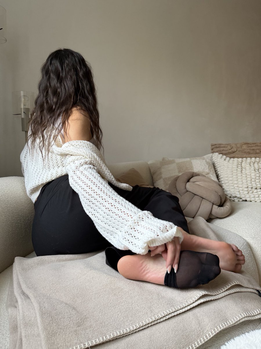 Germangirlnext's tweet photo. 🤍🖤 https://t.co/i2fnFYaEwH
