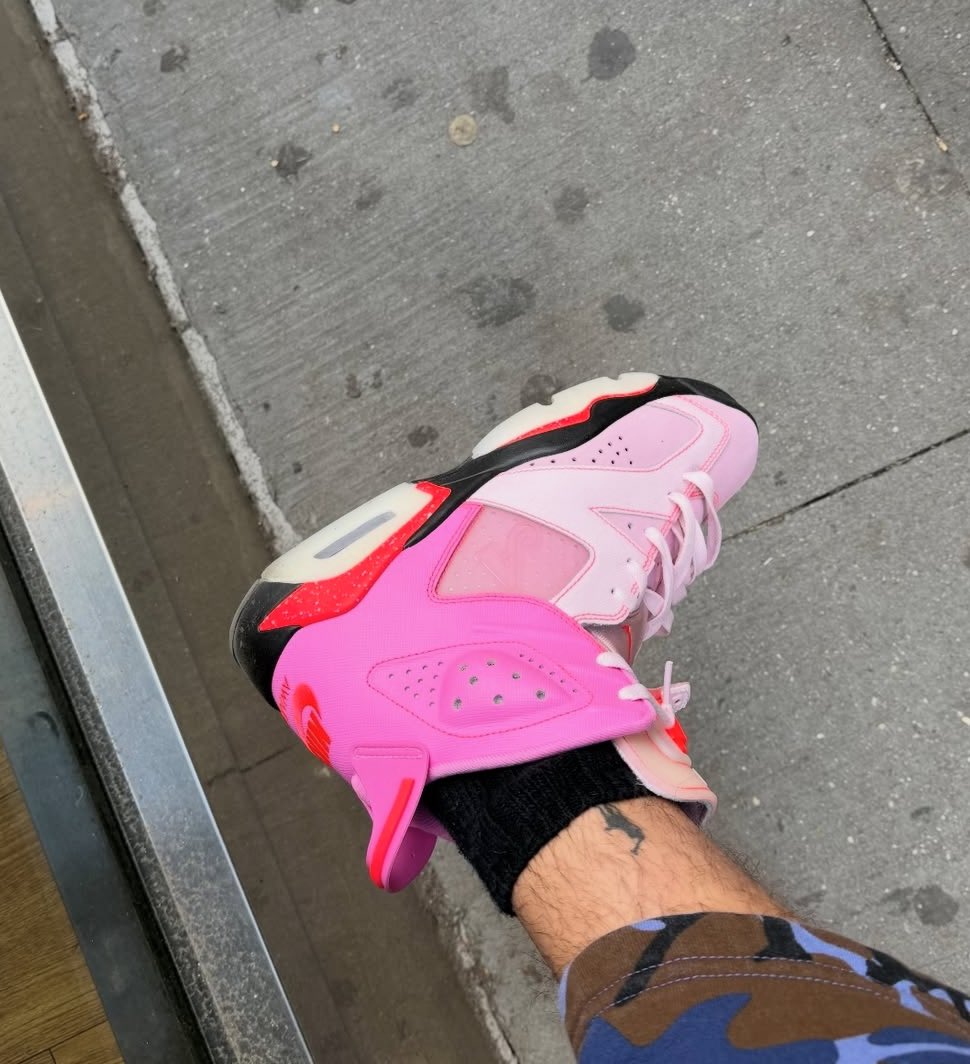 Sneakerologue's tweet image. Le 2ème coloris de la Awake NY x Air Jordan 6 “Bubblegum” 💕

Vous validez ?

📸: @imran_potato