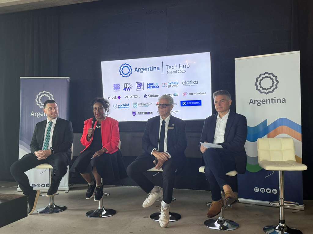 mobility30Guy's tweet photo. Honored to share the stage with outstanding public leaders shaping mobility in South Florida.

Great exchange of ideas and a strong signal: Mobility 3.0 in Florida starts now.

Thanks to the Argentine Consulate for an exceptional event.

#Mobility30 #MaaS #SmartCities https://t.co/6nUwxL1rhp