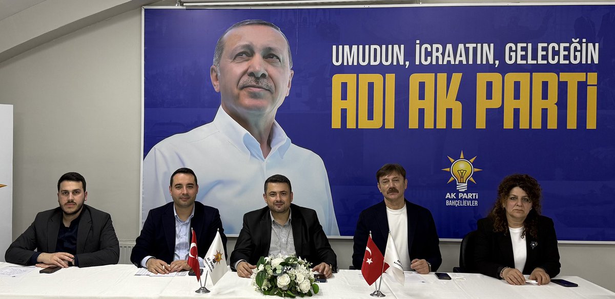 AKBahcelievler's tweet photo. İlçe Başkanımız Sn. Mimar Emrah Parlak’ın başkanlığında; İl Koordinatörümüz Sn. @FatihhKaraman ve Belediye Başkanımız Sn. @DrHakanBahadir ’ın katılımlarıyla haftalık olağan Yönetim Kurulu toplantımızı gerçekleştirdik. 

Alınan kararların teşkilatımız ve ilçemiz adına hayırlara vesile olmasını temenni ediyoruz. 🤝