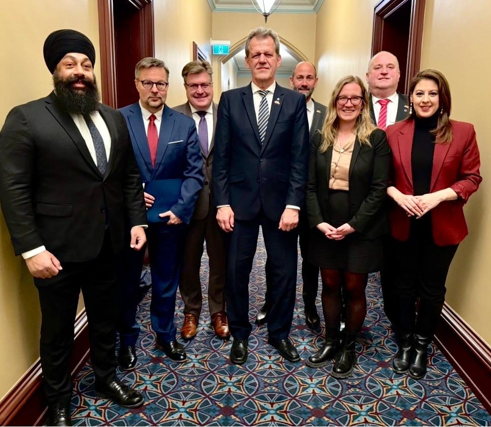 CZinOttawa's tweet image. Czech Senators @MPlevny, @PetrFiala68, @paparegaj from @SenatCZ had productive meetings in Ottawa on political &amp;amp; economic cooperation with the Hon. @karinagould, the Hon. Senator Yussuff from @SenateCA, @JohnBrassardCPC, &amp;amp; Associate Deputy Minister David Angell @CanadaFP 🇨🇿 🤝 🇨🇦