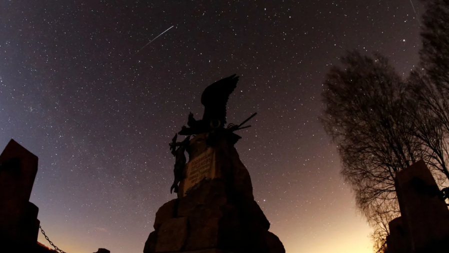 notipromar's tweet photo. 🔭☄️🌠 Este miércoles se verá la primera lluvia de #meteoros de la temporada
Tras una sequía de lluvias de meteoros de más de tres meses, por fin puedes volver a alzar la vista al cielo para disfrutar de un espectáculo cósmico
Se espera que la lluvia de meteoros de las Líridas alcance su actividad más intensa este miércoles