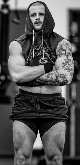 MLFootball's tweet image. INSANE: Green Bay #Packers tight end Tucker Kraft posted these photos that he has been grinding in the gym this offseason.

Kraft appears to have put on over 10 lbs of muscle, as he is currently recovering from a torn ACL he suffered in November.

BALD TUCKER KRAFT IS SCARY.