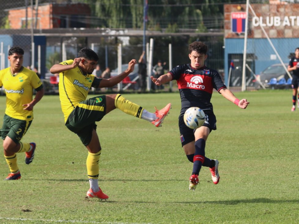 ClubDefensayJus's tweet image. Reserva | ¡Final del primer tiempo!

#Tigre 0 - 0 #Defensa 

#TodosJuntos💚💛💚