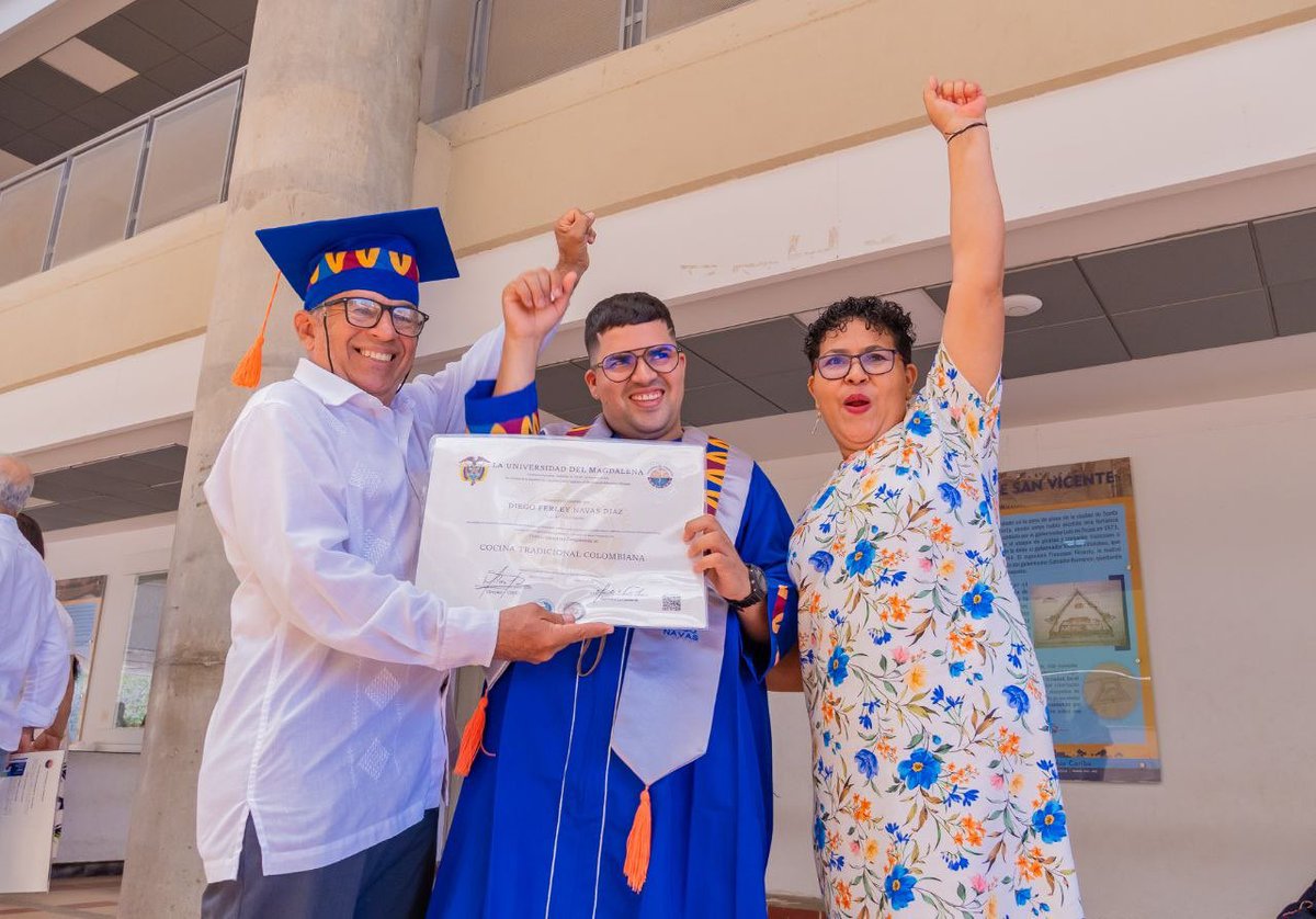 Unimagdalena's tweet photo. 🎓✨En nuestra segunda ceremonia de certificación, 53 nuevos técnicos laborales en Auxiliar Administrativo, Auxiliar Contable y Cocina Tradicional Colombiana celebran los resultados de su determinación y disciplina, listos para aportar a sus familias y a la sociedad.👏

#GradosUM https://t.co/kAmVtd2ADd
