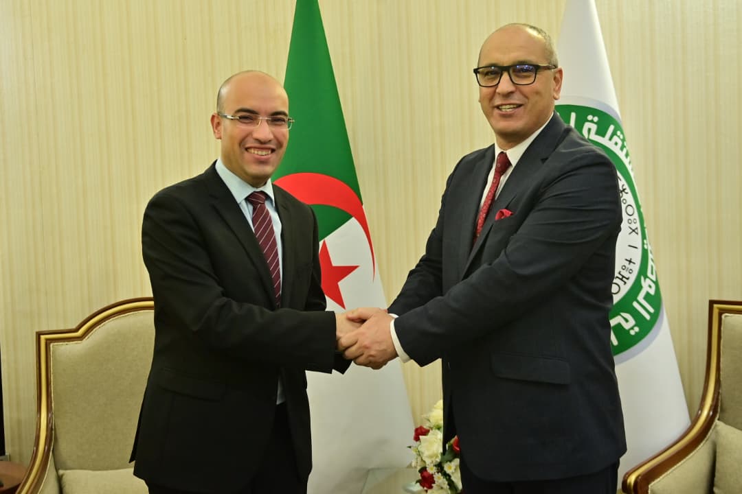 Algeria_MFA's tweet photo. أشرف كاتب الدولة، السيد @SECCNE_Chaib بمعية رئيس السلطة الوطنية المستقلة للانتخابات بالنيابة، السيد كريم خلفان، بمقر السلطة، على اجتماع تنسيقي عبر تقنية التحاضر المرئي عن بعد، جمع رؤساء المراكز الدبلوماسية والقنصلية بالخارج، وممثلي السلطة الوطنية من منسقين ومندوبين. https://t.co/sr3dbN7mmM