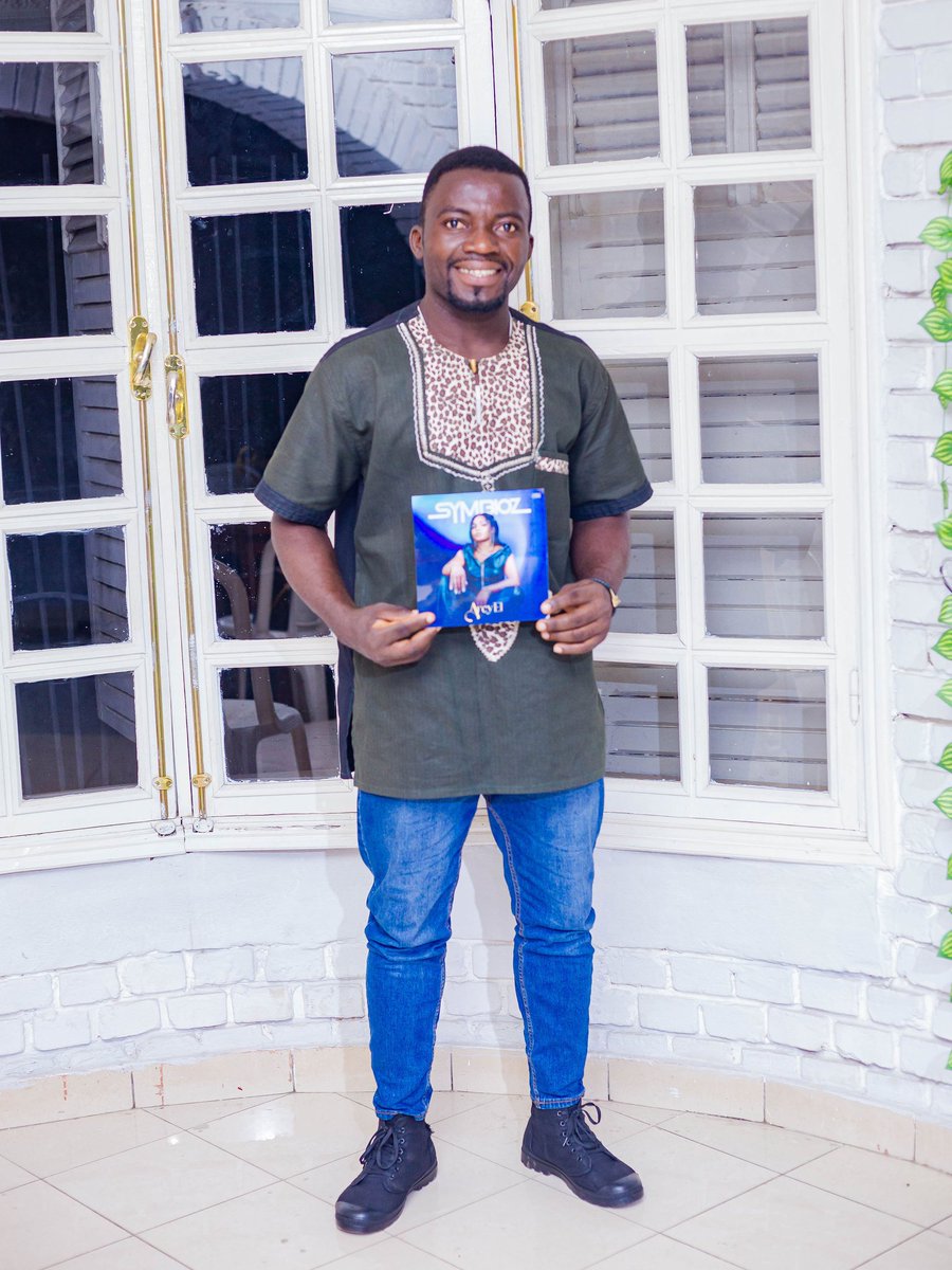arcyel1's tweet photo. 📍Merci à la Plateforme CELESTE ART. Nous avons passé de bons moments à la Foire de Créatifs Chrétiens à Eklectic, le café littéraire, ce 18 et 19 Avril 2026, à Douala. J’ai été ravie de promouvoir la créativité en #Symbioz 🎶 
🔗 https://t.co/I90Q3liI87 https://t.co/AuQTSV2IWl