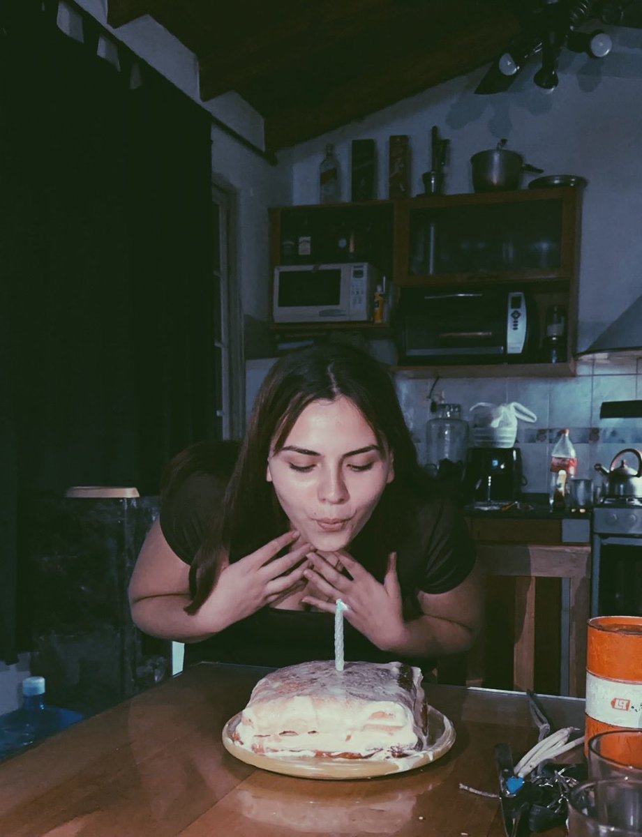 valengiovagnoni's tweet photo. Cumple feliz. Q lindo la gente que tengo . Los amo a todos loco 💘 https://t.co/EbHiw8jOBX