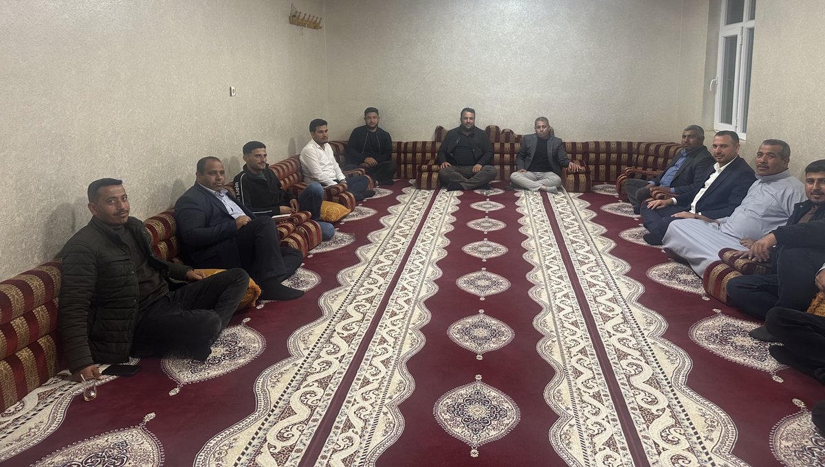 mahmutgunes_63's tweet photo. 📍 Harran öncüler mahallesi 

Ümre ziyaretinden gelen Hasan Aldeniz’i ziyaret ettik.Allah yapmış olduğu ibadetlerini kabul etsin inşallah. https://t.co/6EvAnbW63E