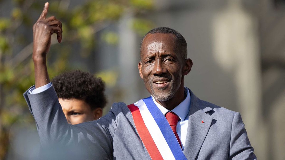 Petit séisme, <a href="/BallyBagayoko/">Bally Bagayoko</a> (LFI) est élu président de Plaine Commune, l'EPT qui regroupe Aubervilliers, La Courneuve, Épinay-sur-Seine, L'Île-Saint-Denis, Saint-Ouen-sur-Seine, Stains, Villetaneuse, et Saint-Denis-Pierrefitte.

Il bat le maire de Saint-Ouen <a href="/karim_bouamrane/">Karim Bouamrane</a>