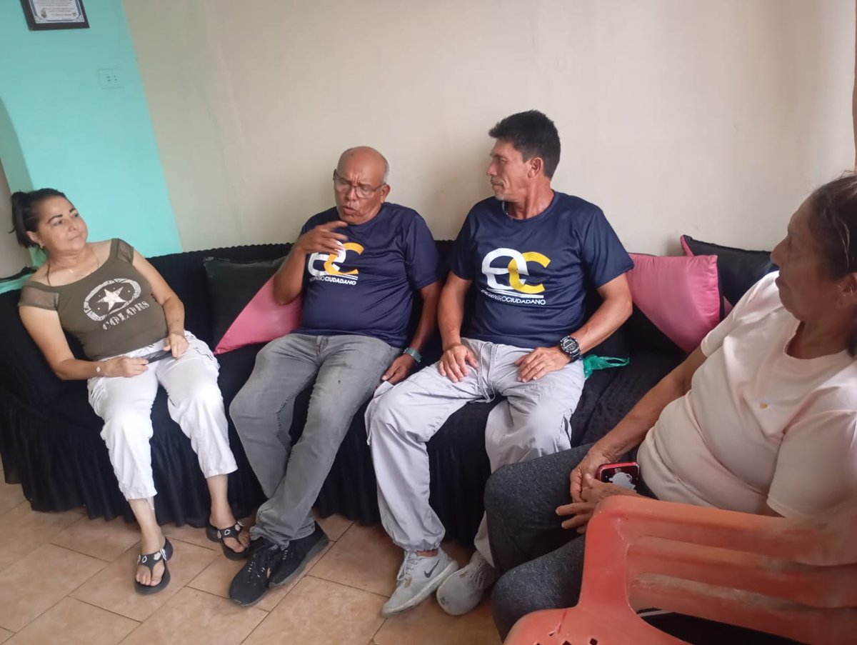 Desde #Barinas, continuamos en las comunidades sumando nuevas voces a este gran equipo de #EncuentroCiudadano

Hoy conversamos con barineses del Sector Dominga Ortíz, con el objetivo de integrar un equipo sólido y organizado, que sea el motor de la transición democrática.