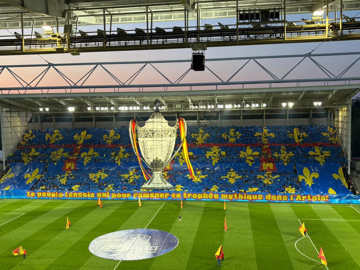 Le tifo 𝗘𝗫𝗖𝗘𝗣𝗧𝗜𝗢𝗡𝗡𝗘𝗟 des supporters du RC Lens à Bollaert avant la demi-finale de la Coupe de France ! 🤩🏆

"Le peuple lensois uni pour ramener ce trophée mythique dans l'Artois !"

𝗝𝗨𝗦𝗧𝗘 𝗠𝗔𝗚𝗡𝗜𝗙𝗜𝗤𝗨𝗘 ! ❤️💛