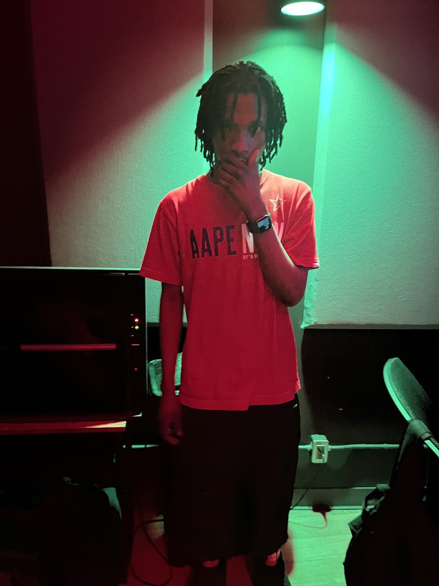 deadboyruntz's tweet photo. Did a year and came back 
#tapesoon https://t.co/j4NGZtdRjt