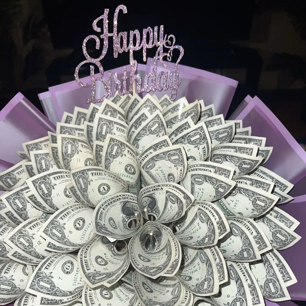 karens_style's tweet image. #ToMyFutureDaughter: “Surround yourself with go-getting people. Motivated people give off energy &amp;amp; make you feel you can achieve anything you set your mind to. Find this type of person &amp;amp; stick like glue to them.” —Anita Naik (below book)

Money Bouquet 📸: Pinterest

#TipTuesday