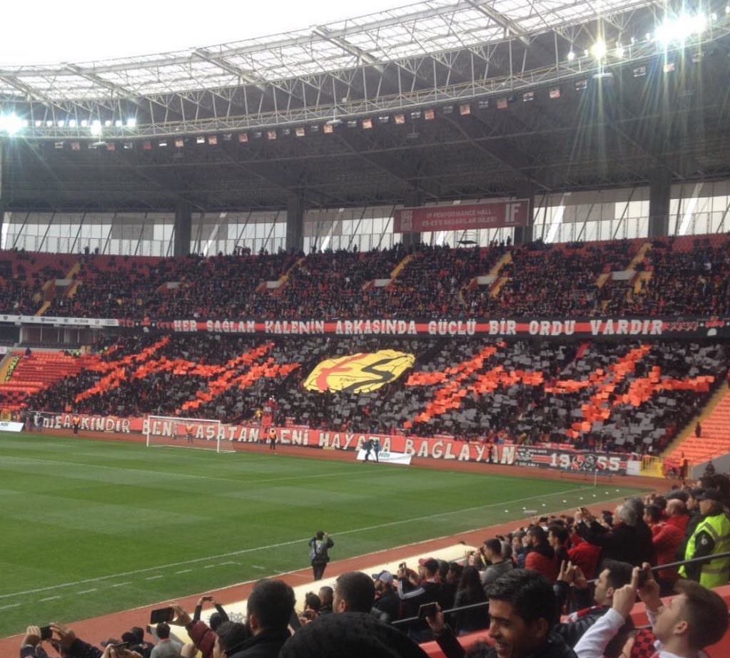 ÜniESES tweet media