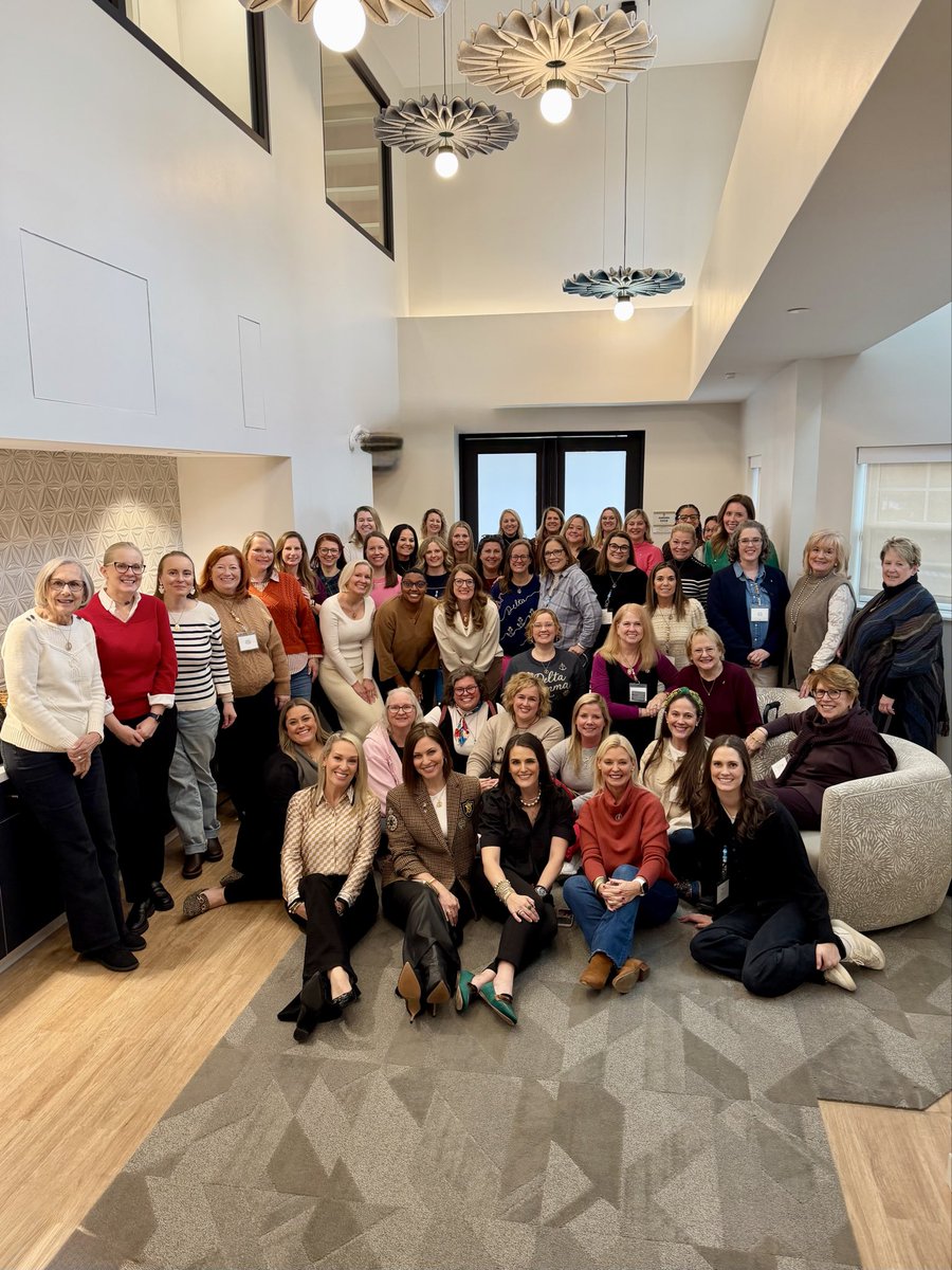 jskytx's tweet photo. Thanks to the many women across the North America who generously volunteer l to ensure the strength of @deltagamma and continued growth of our #dogoodsisterhood!  #deltagamma #deltagammafoundation #volunteerappreciation https://t.co/tTCWemlHd9
