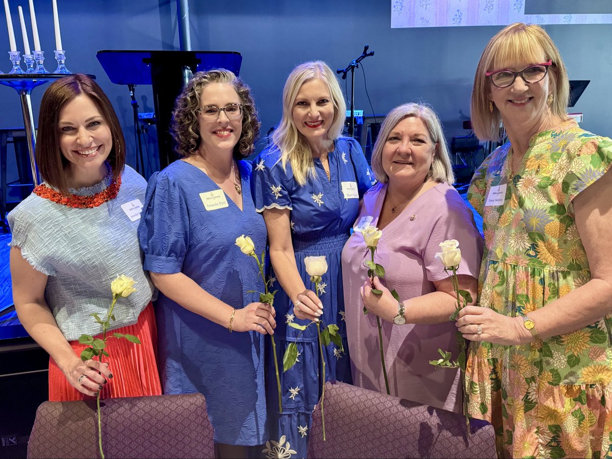 jskytx's tweet photo. Thanks to the many women across the North America who generously volunteer l to ensure the strength of @deltagamma and continued growth of our #dogoodsisterhood!  #deltagamma #deltagammafoundation #volunteerappreciation https://t.co/tTCWemlHd9