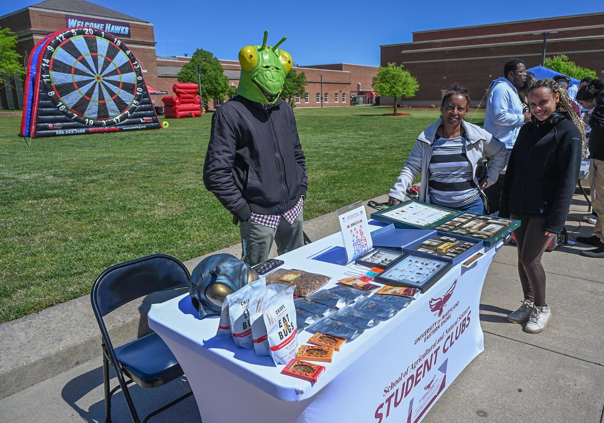 UMESSANS's tweet photo. Student clubs were on display and DASL chairperson, Dr. Kausiksankar Das, took a moment to dance with Harry the Hawk during the annual DASL Expo at UMES!

 📸 by Todd Dudek, UMES Ag Communications @umesnews https://t.co/lbcTDomevO
