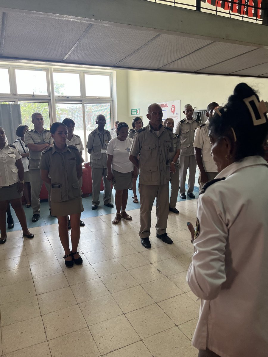 lorente_pavia's tweet photo. La Aduana de Santiago de Cuba reconoce a tres de sus secciones sindicales por el cumplimiento de planes en saludo al Primero de Mayo. Con resultados, organización y unidad, el colectivo se alista como bloque 14 del desfile.
#AduanadeCuba 
#1erodemayo
#lapatriasedefiende https://t.co/YDlNM6nSFS