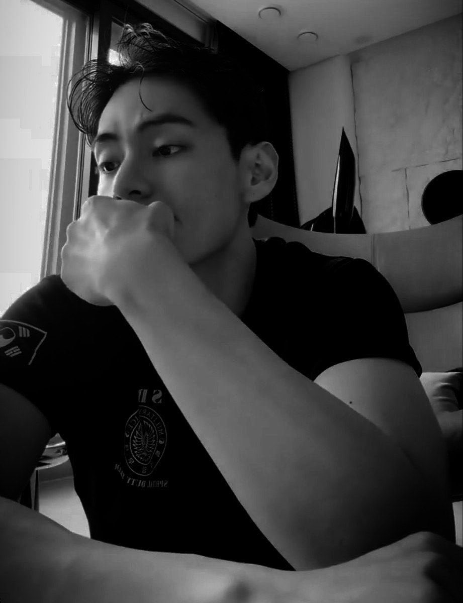 ݁ᛪ༙ tweet media