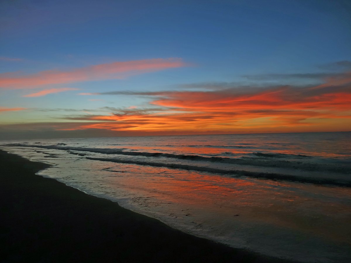 SurfNole's tweet photo. Sunrise over Cape Canaveral – Cape Canaveral Lighthouse – Cape Rockets – A site dedicated to Cape Canaveral Launch sites, the Cape Canaveral Lighthouse and The Kennedy Space Center https://t.co/pj6GOUq4YC https://t.co/i97cORQwdV