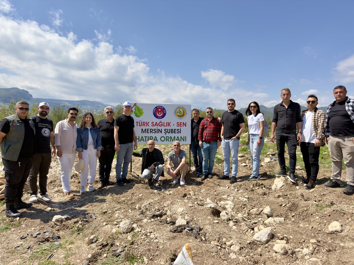 Türk Sağlık-Sen Mersin Şubesi olarak, doğaya katkı sunmak ve gelecek nesillere daha yeşil bir çevre bırakmak amacıyla hatıra ormanı kapsamında fidan dikim etkinliği gerçekleştirdik.
Emeklerimizin toprağa can, geleceğe nefes olduğu bu anlamlı etkinlikte bir araya gelmekten büyük++