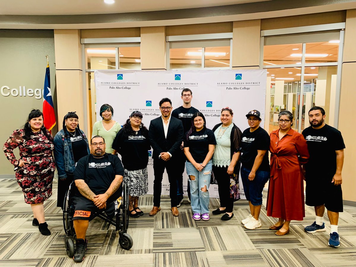 OctQuintanilla's tweet image. Last week’s reading @ Palo Alto College. Note of thanks to the organizers and for the invitation. Reading from The Book of Wounded Sparrows (@texasreviewpress) &amp;amp; Las Horas Imposibles (@azpress). 

#texaspoetlaureate #poetry #reading #frontextos #paloaltocollege