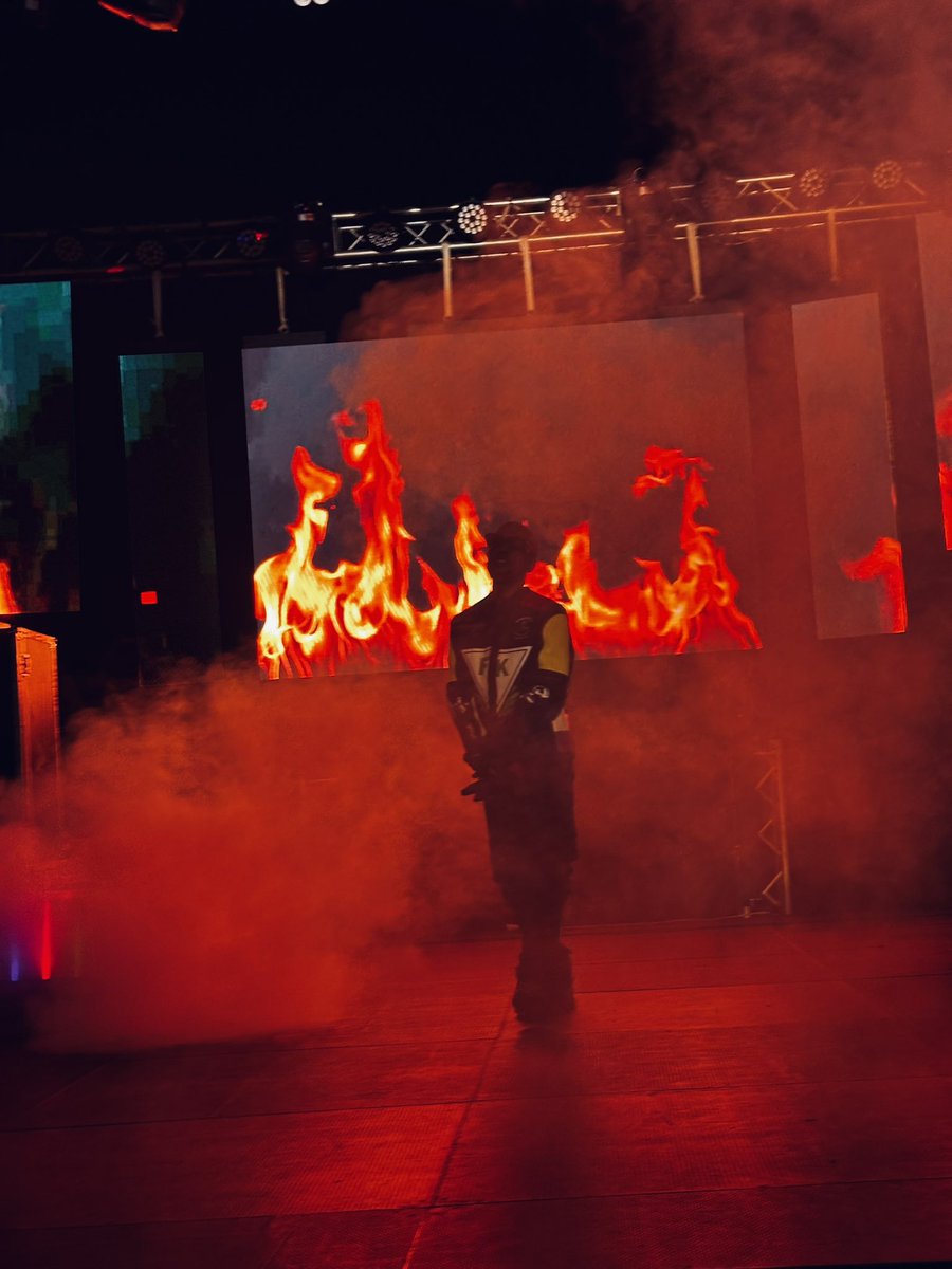 patsonkhaled's tweet photo. @JoviLeMonstre @ALilBitOfSassy Lit concert 🔥🔥🔥 https://t.co/LgKCoJuT25