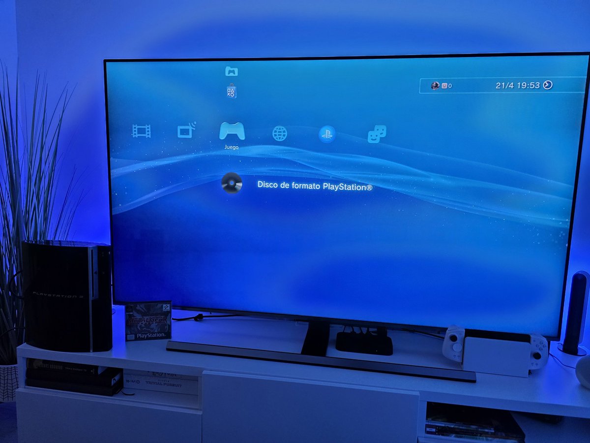 gummerpaladin's tweet image. Viva, limpia y funcionando. Y retrocompatible 😉 Pensar que esta generación ya la consideramos retro... da vertigo como pasa el tiempo #retrogaming