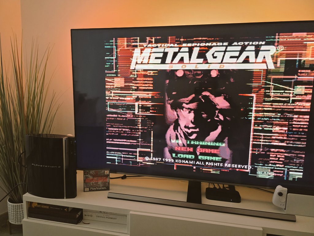 gummerpaladin's tweet image. Viva, limpia y funcionando. Y retrocompatible 😉 Pensar que esta generación ya la consideramos retro... da vertigo como pasa el tiempo #retrogaming