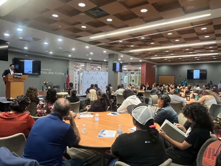 OctQuintanilla's tweet image. Last week’s reading @paloaltocollege. Note of thanks to the organizers and for the invitation. Reading from The Book of Wounded Sparrows (@texasreviewpress) &amp;amp; Las Horas Imposibles (@azpress). 

#texaspoetlaureate #poetry #reading #frontextos #paloaltocollege