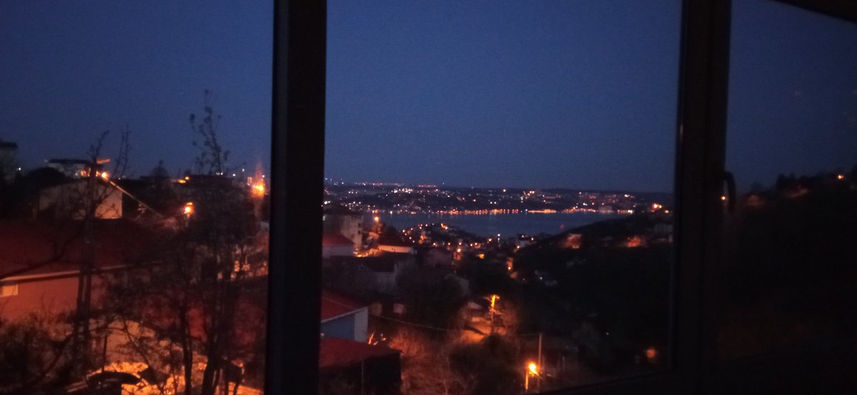hepsigecerrr's tweet photo. "boşa çıksın reislerin, 
kahinlerin, şairlerin kuvveti. 
Güler yüzlü olmak neydi 
onu hatırlayın..”

• ismet özel https://t.co/M8stZoWcWm