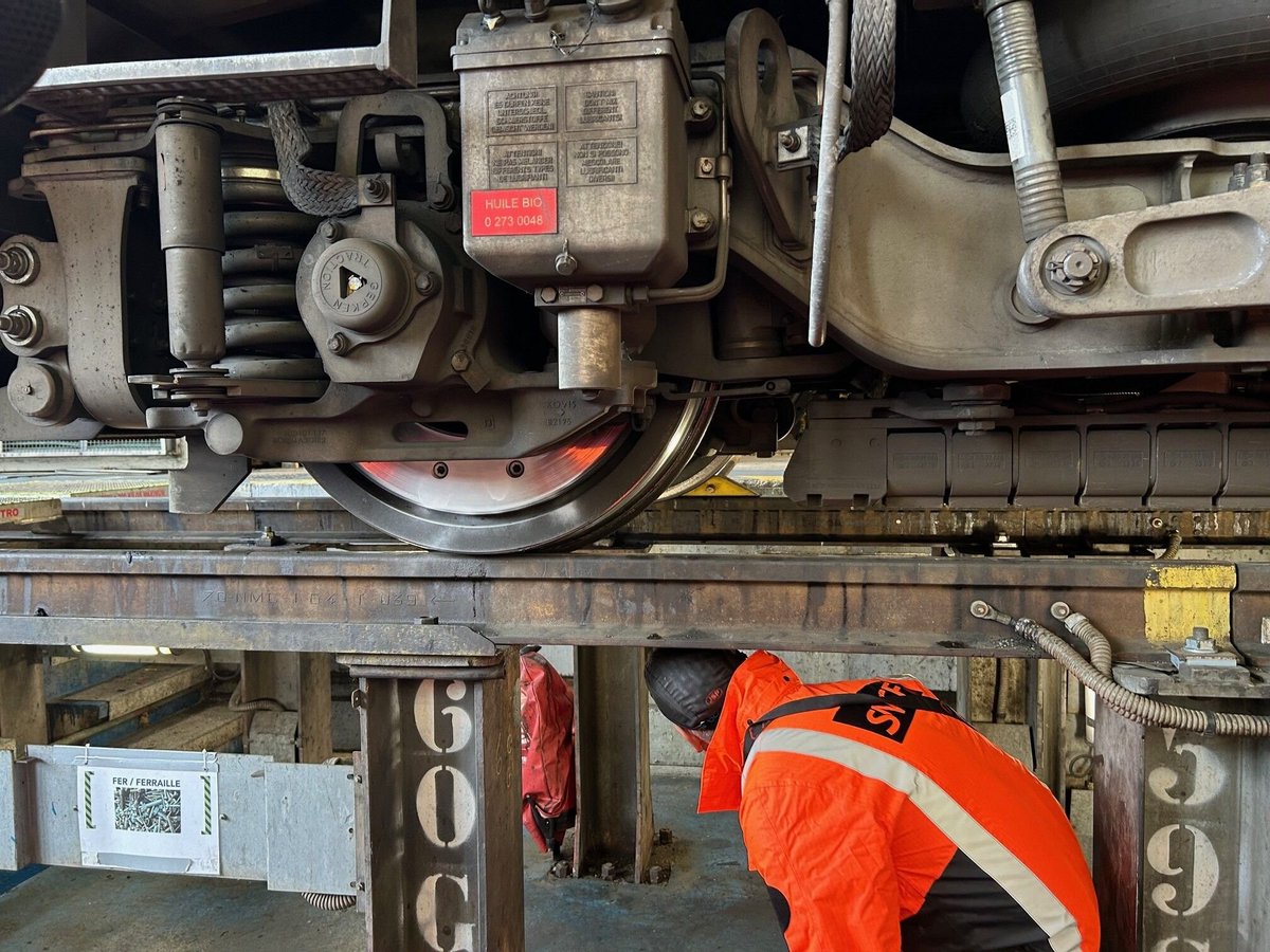 leparisien_78's tweet photo. « Crise des essieux » : sur la ligne J, les perturbations pourraient durer encore plusieurs semaines
➡️ https://t.co/eigWL4apSL https://t.co/fLevoMx5sz