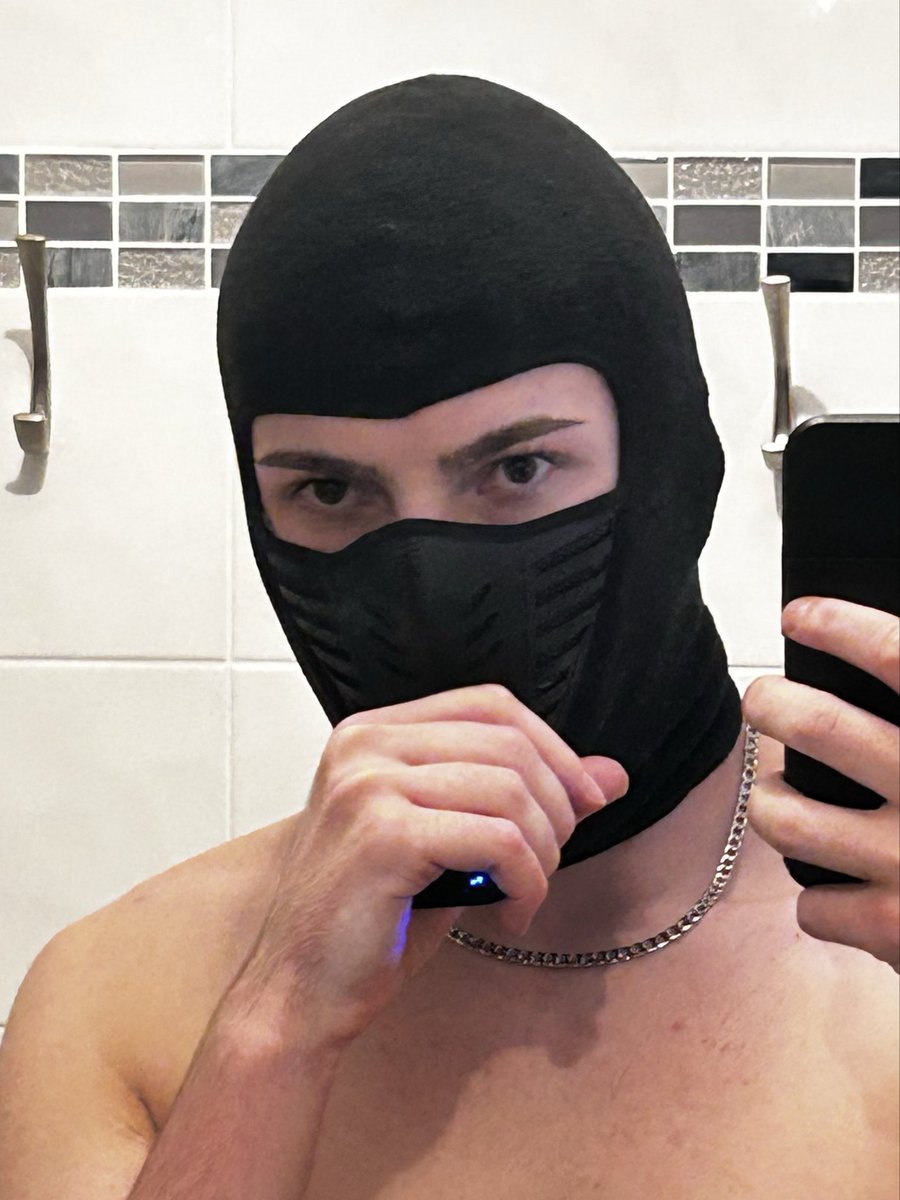 GoodBoyHazz's tweet photo. Mask 😈
#maskedman #gay #vape https://t.co/9SgZAC0FJf