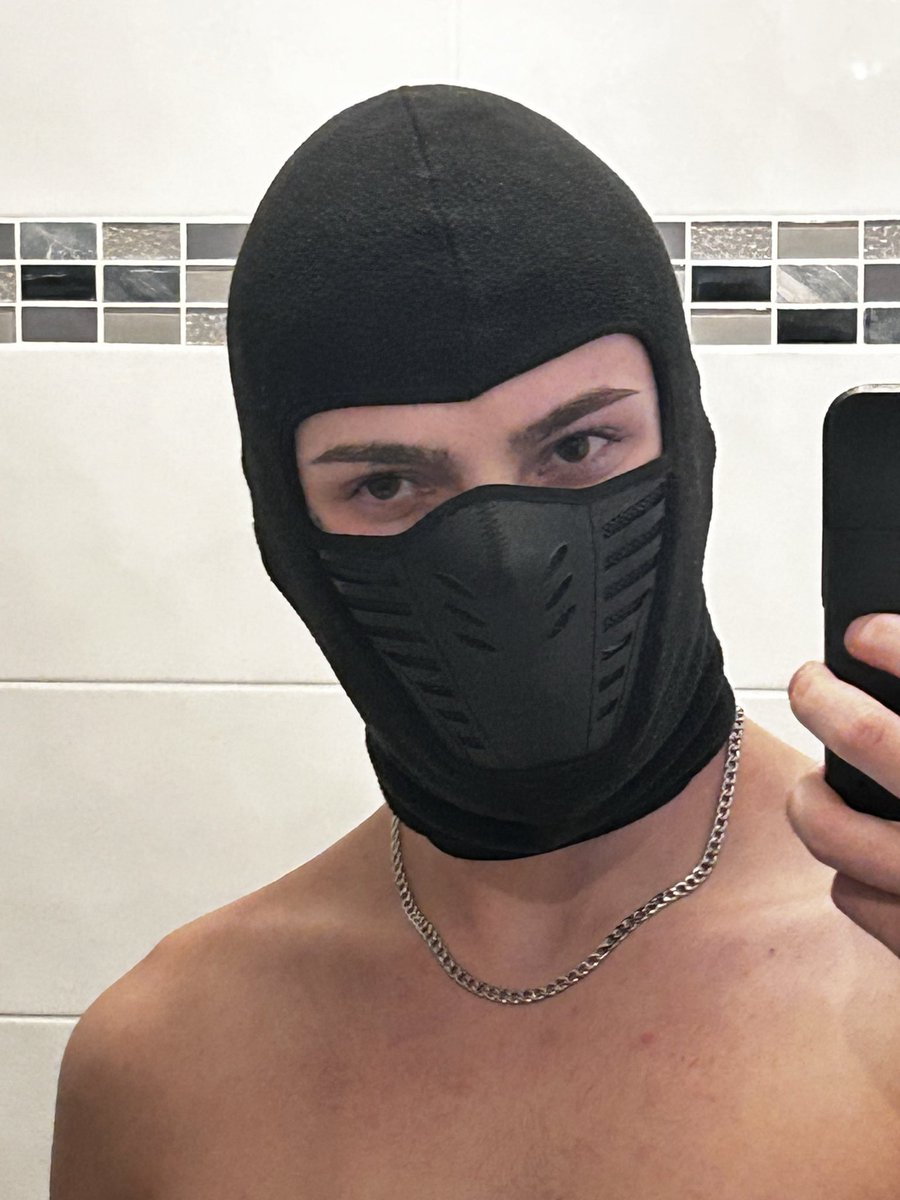GoodBoyHazz's tweet photo. Mask 😈
#maskedman #gay #vape https://t.co/9SgZAC0FJf