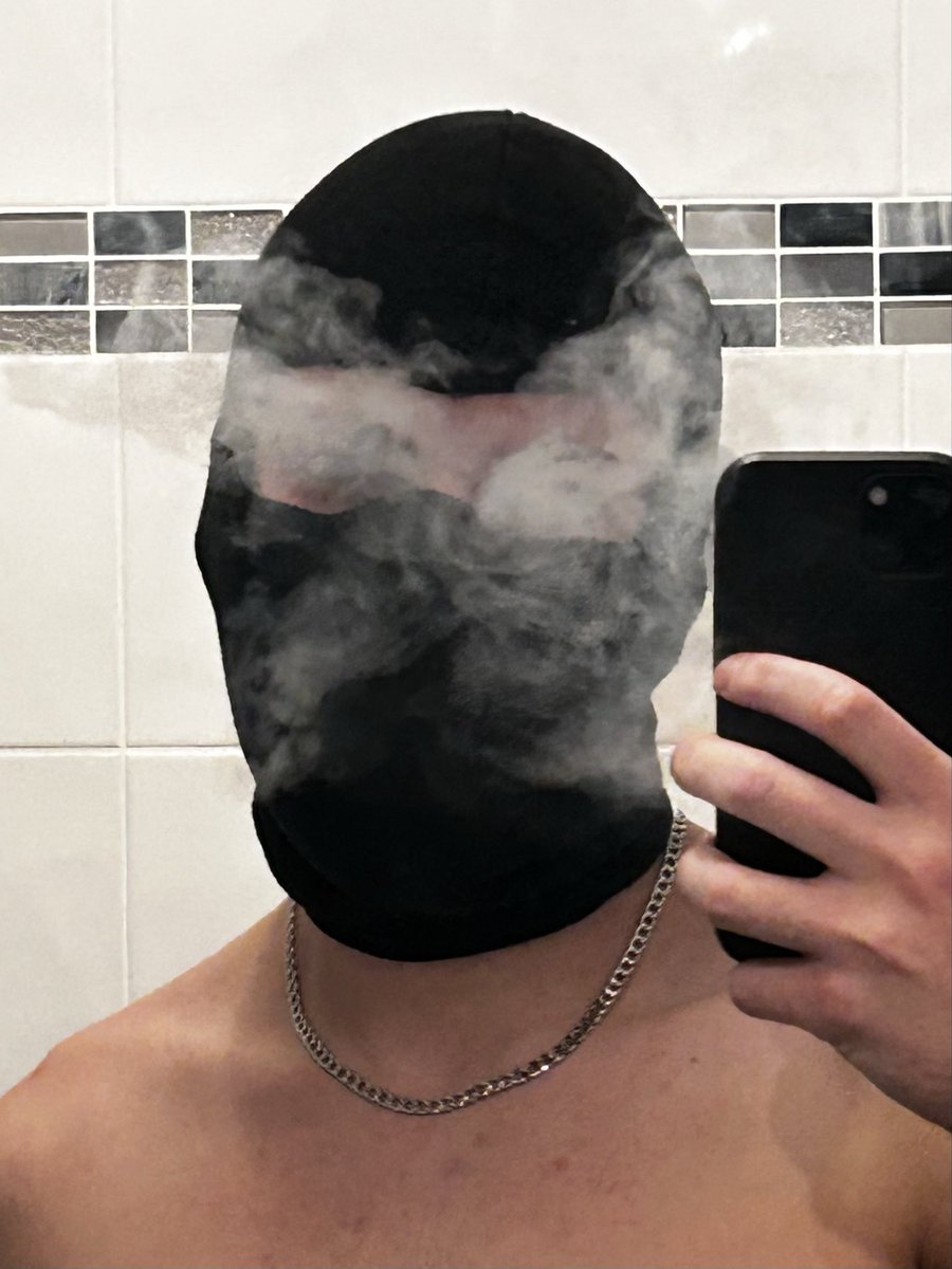 GoodBoyHazz's tweet photo. Mask 😈
#maskedman #gay #vape https://t.co/9SgZAC0FJf
