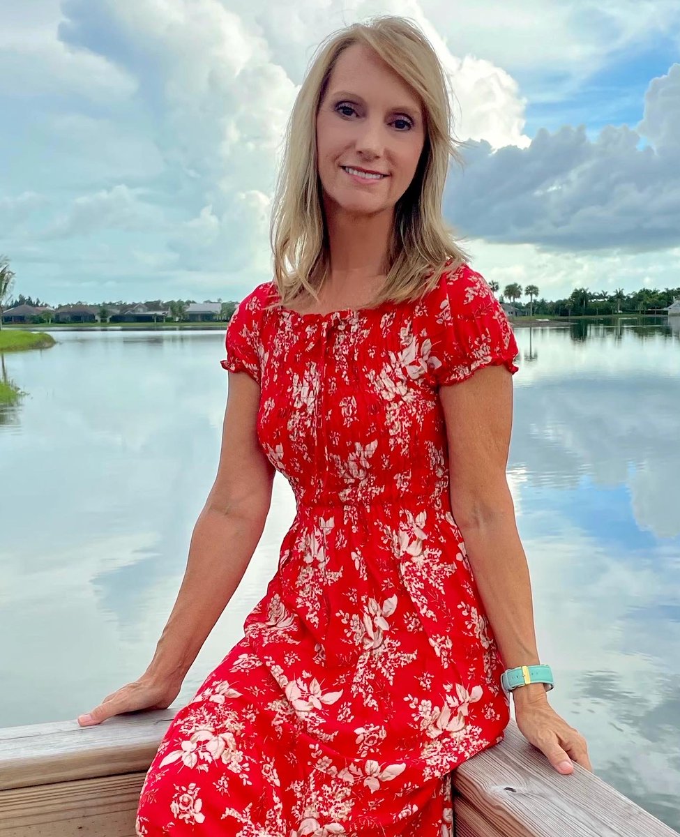 michael25961337's tweet image. May be the set of pics you’ll see today? I’m biased though. 

#maturewomen #maturebeauty #dress #photography #nature #outdoors